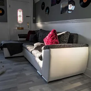  Holiday home Bv Classic 2 Bedroom At Leeds Road Perfect For Contractors